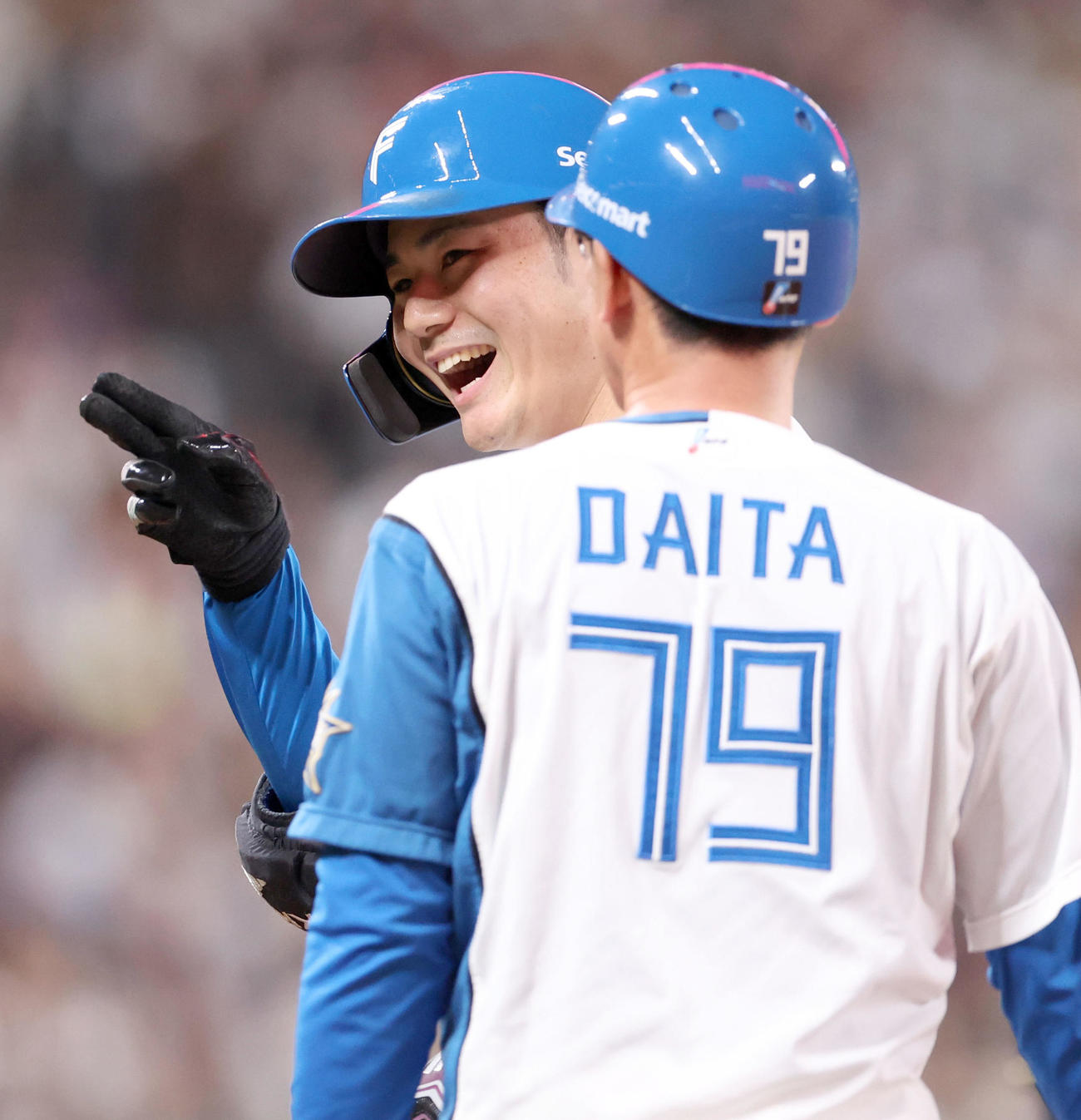 日本ハム対オリックス　3回裏日本ハム無死一、三塁、清宮は右前適時打を放ち笑顔を見せる（撮影・佐藤翔太）