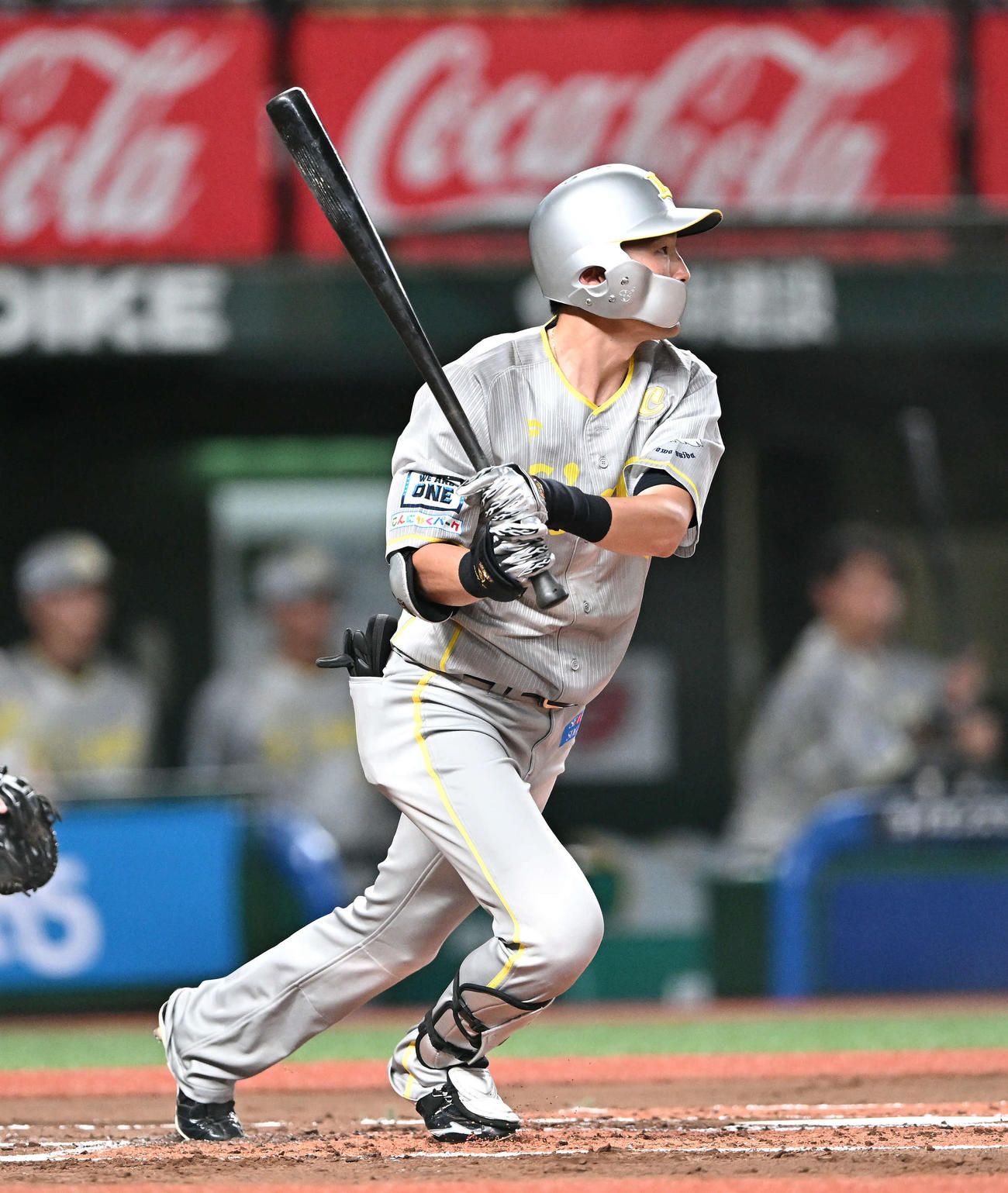 西武対ソフトバンク　1回裏西武無死塁、源田は中前打を放つ（撮影・滝沢徹郎）