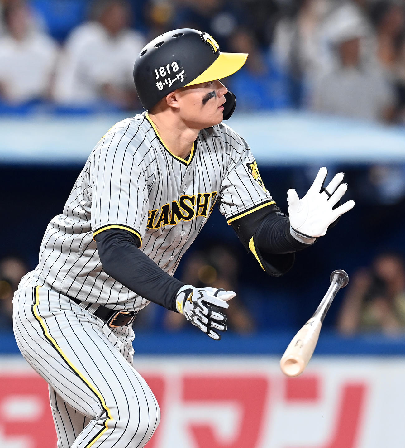 ヤクルト対阪神　8回表阪神無死、右越えにソロ本塁打を放つ森下（撮影・たえ見朱実）
