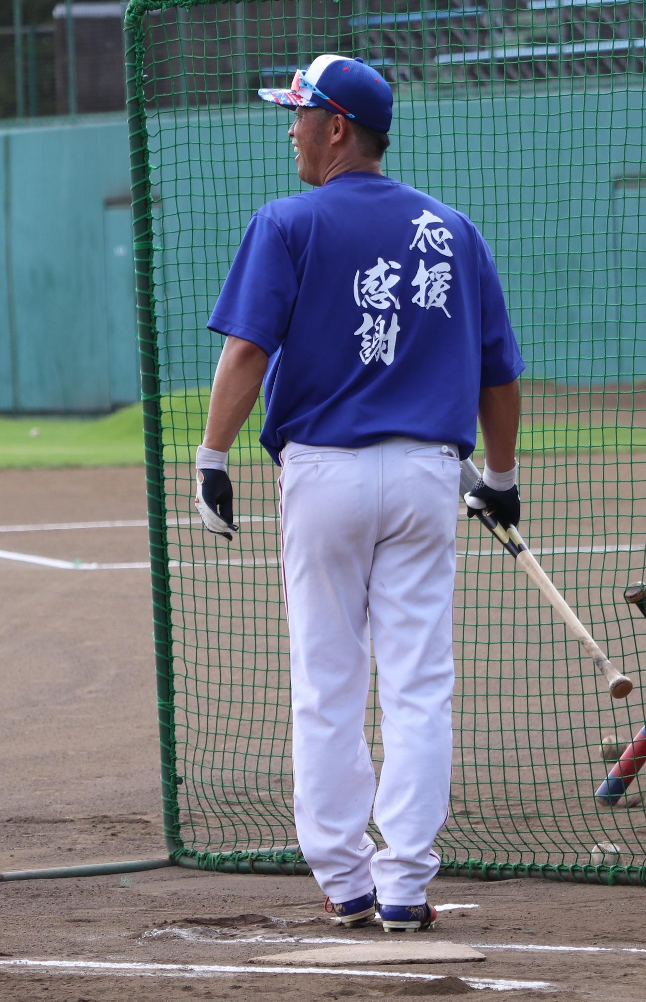 引退セレモニー前の練習に臨むBC・埼玉の清田。Tシャツの背中には「応援感謝」の文字（撮影・古川真弥）