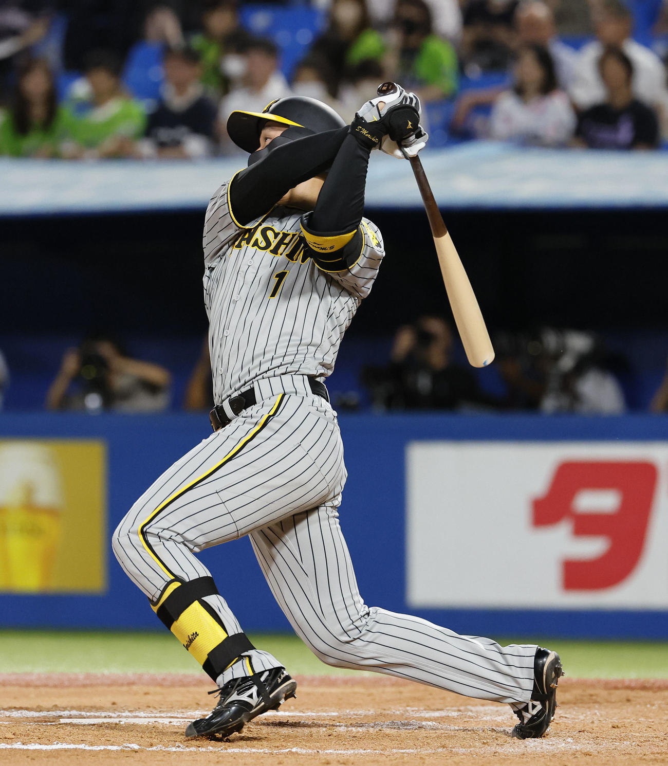 ヤクルト対阪神　8回表阪神無死、右越えに本塁打を放つ森下（撮影・藤尾明華）