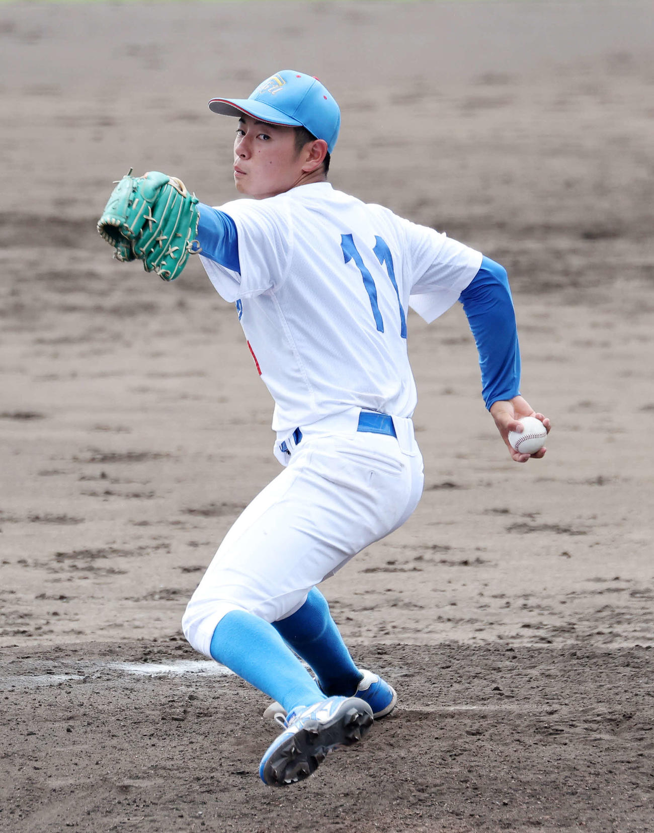 青学大対中大　力投する青学大先発の下村（撮影・鈴木正人）