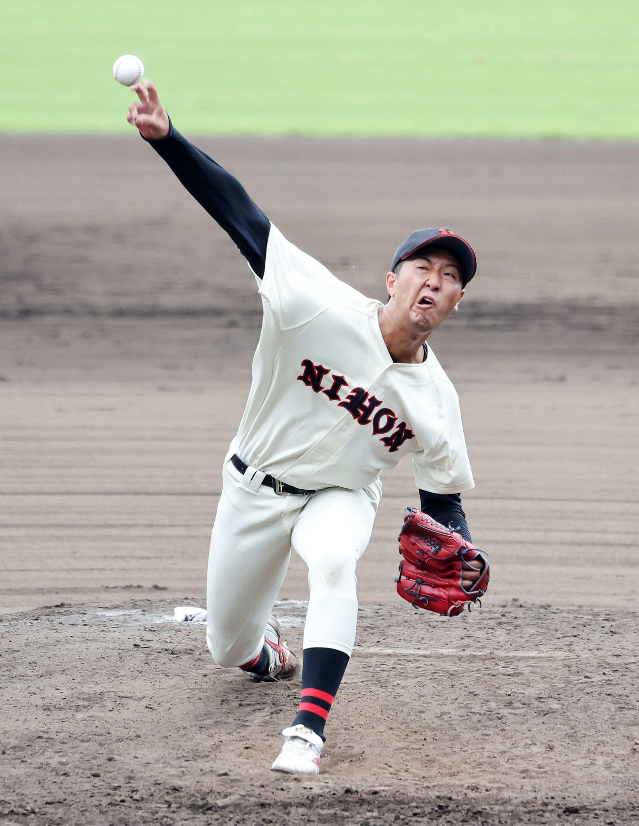日大対国学院大　力投する日大先発の市川（撮影・鈴木正人）