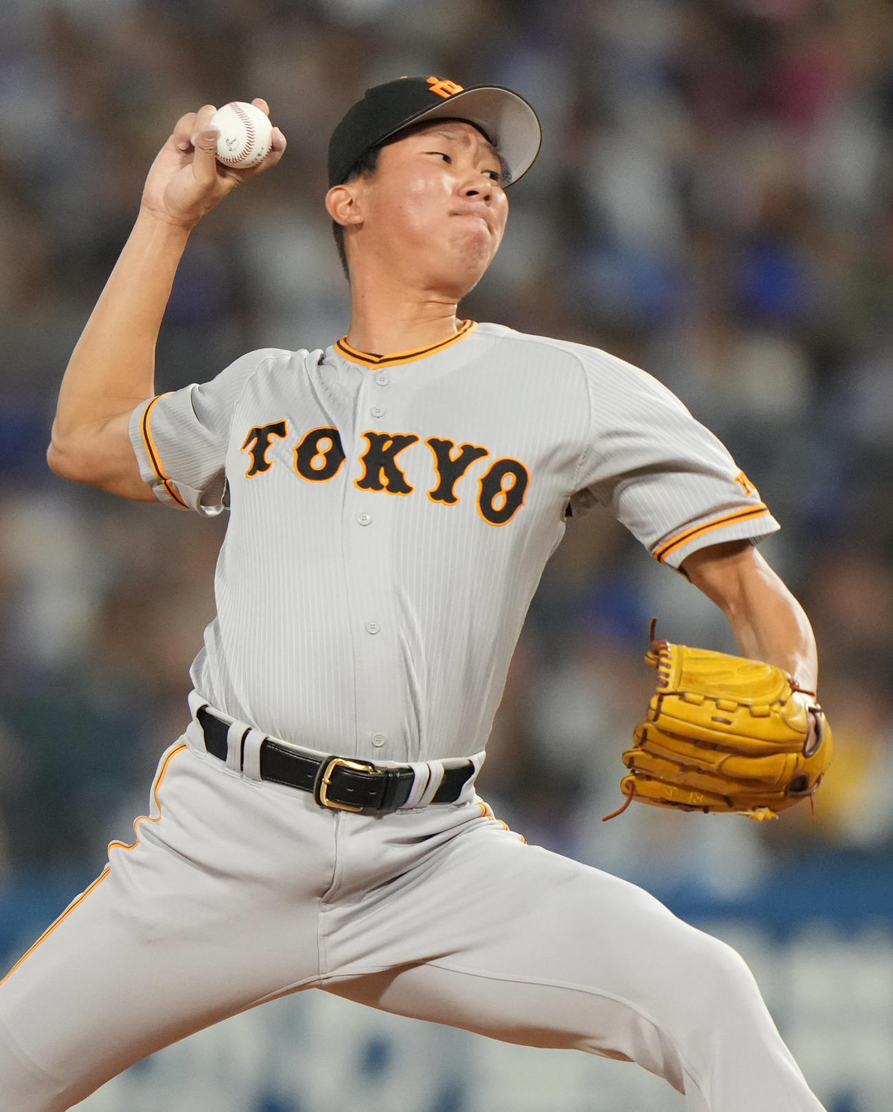 DeNA対巨人　2回裏から登板する巨人2番手の田中千（撮影・狩俣裕三）