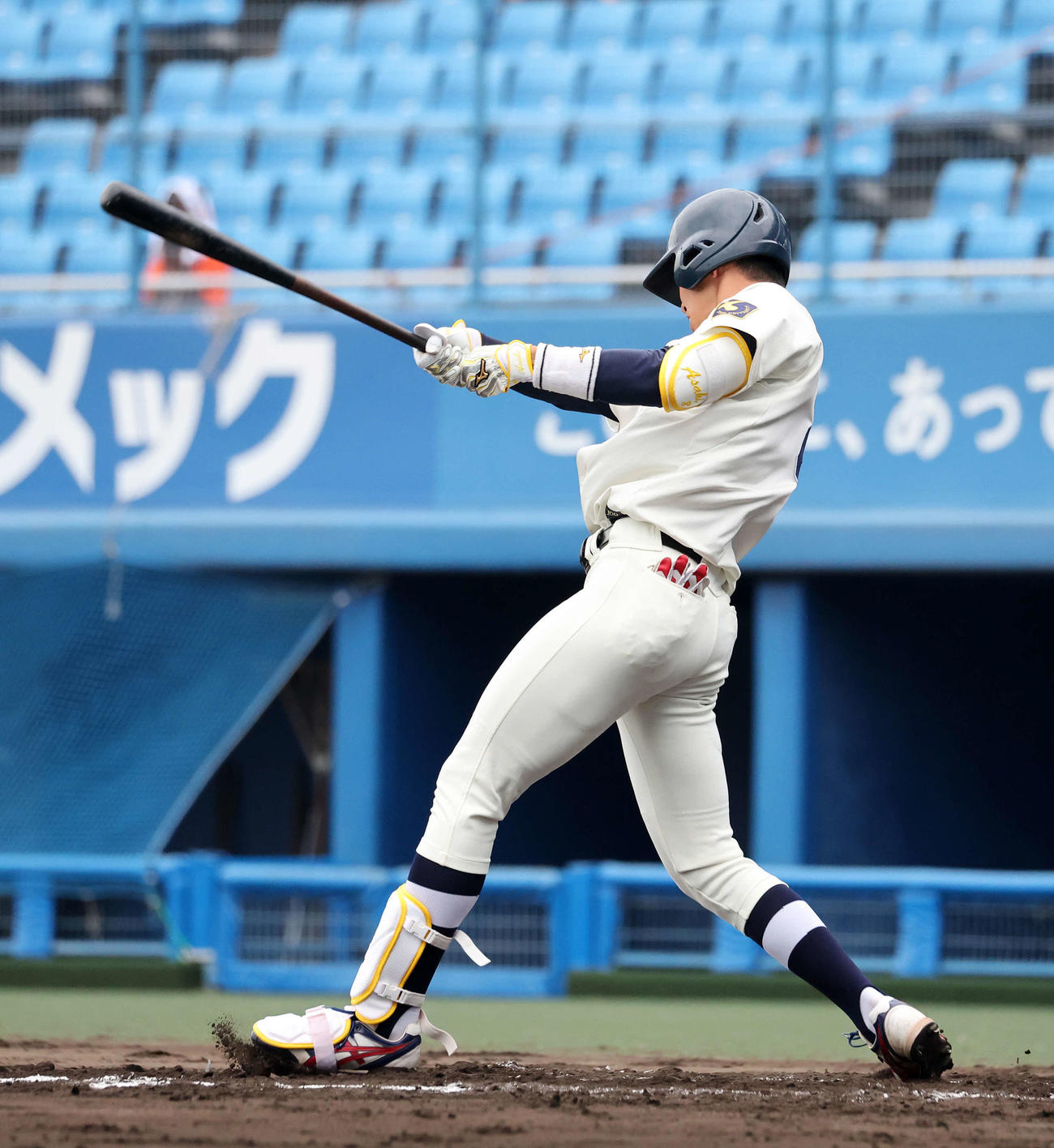 亜大対東洋大　1回裏東洋大2死一塁、・花田は右越え適時三塁打を放つ（撮影・鈴木正人）