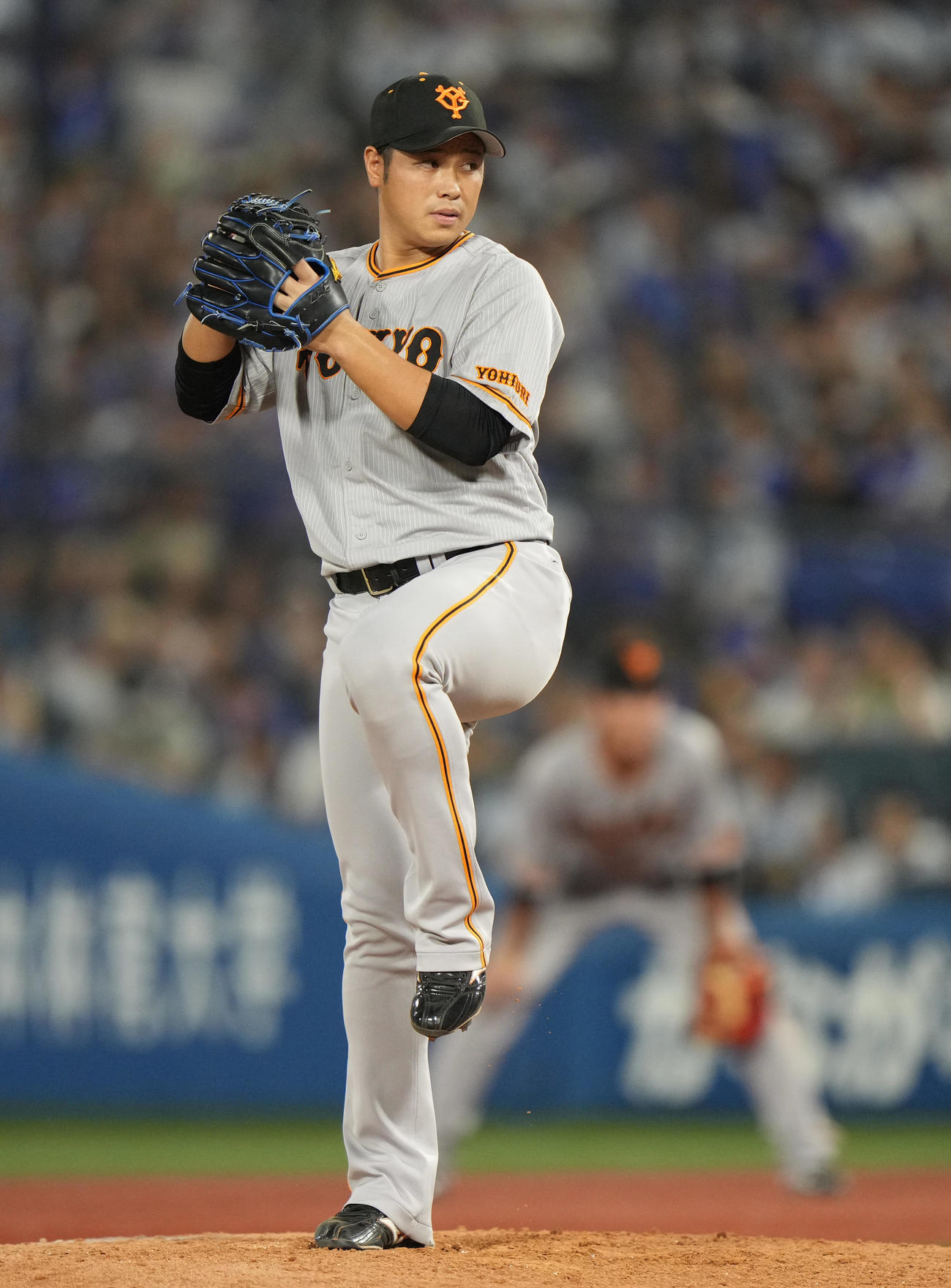DeNA対巨人　8回裏から登板する巨人8番手北村（撮影・狩俣裕三）