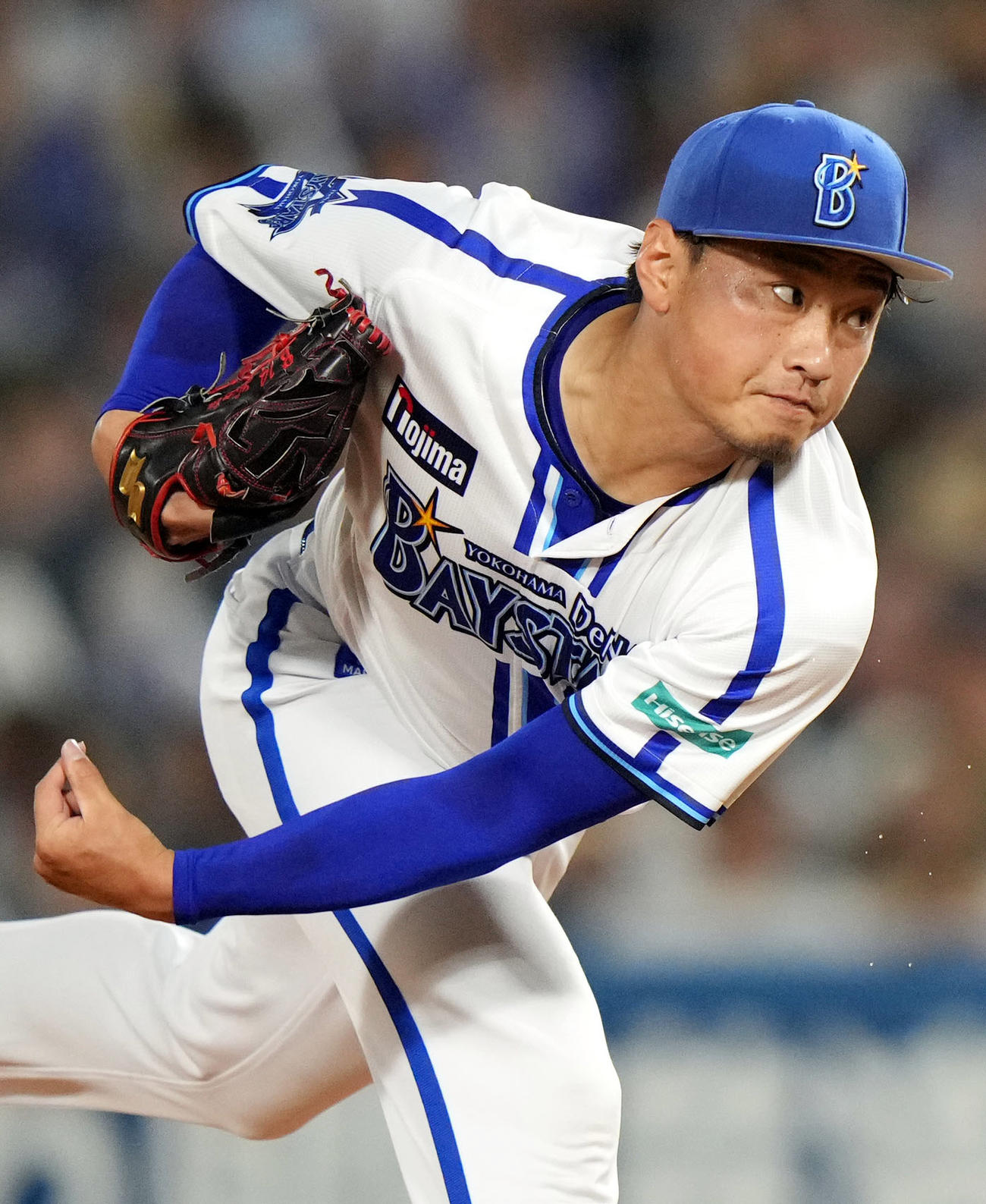 DeNA対巨人　5回表、力投するDeNA先発の石田（撮影・狩俣裕三）