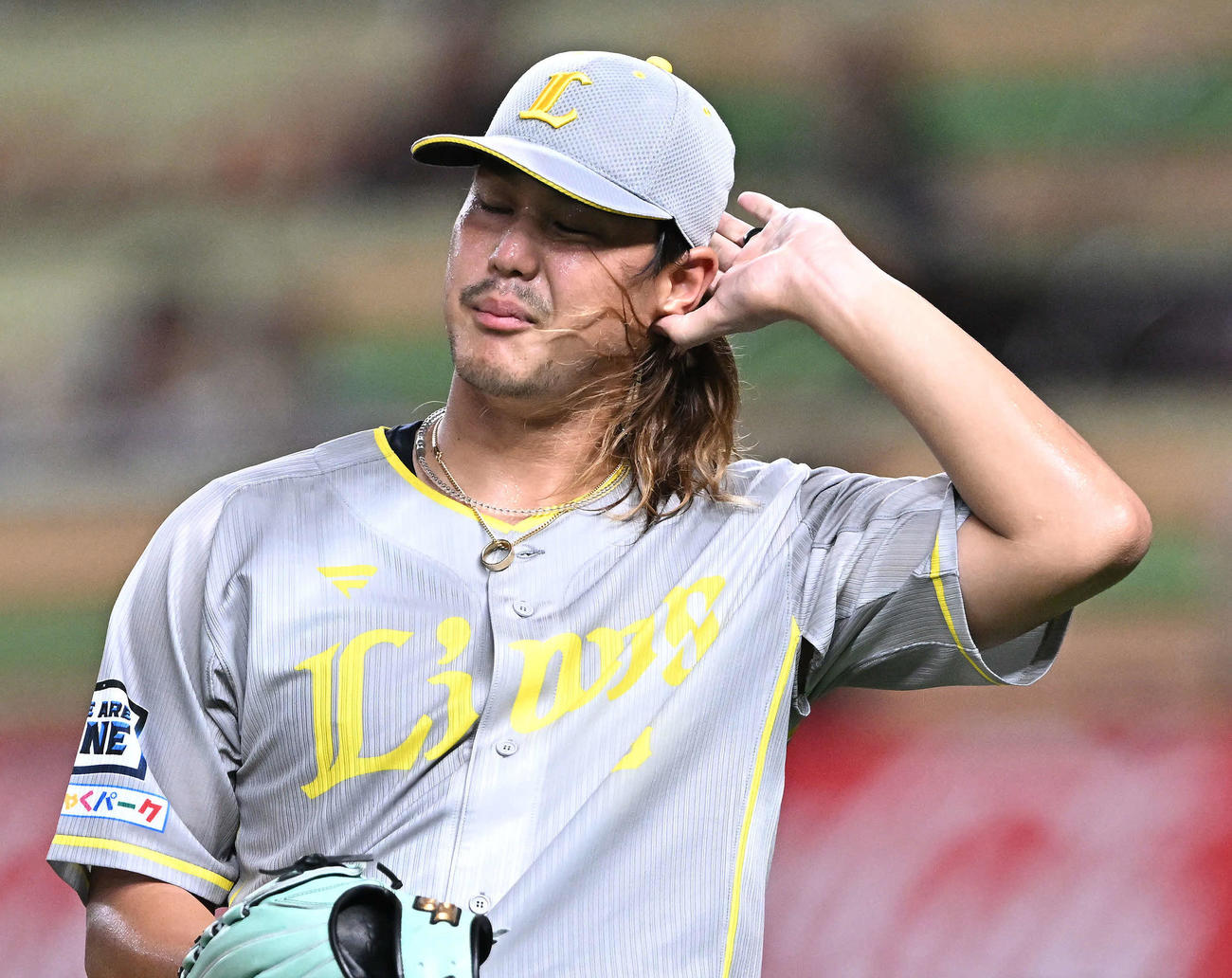 西武対ソフトバンク　4回表ソフトバンク1死二、三塁、野村勇に右犠飛を許し厳しい表情の高橋（撮影・滝沢徹郎）