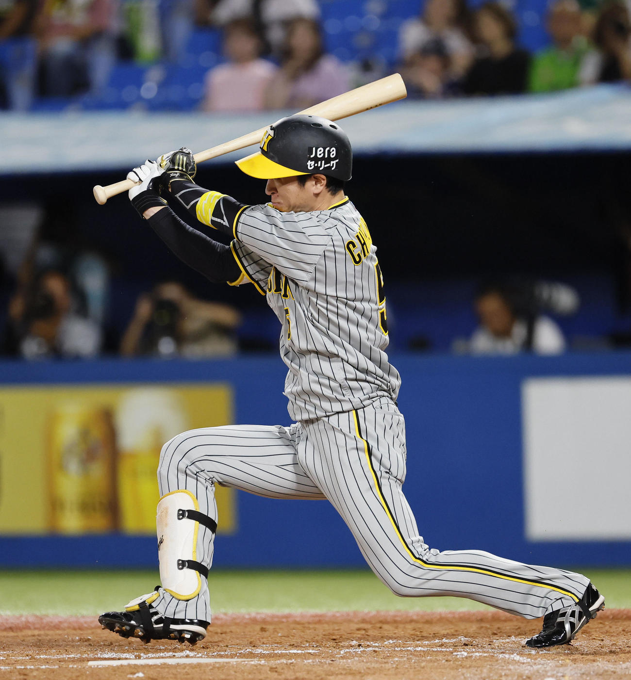 ヤクルト対阪神　3回表阪神2死二塁、近本は右前適時打を放つ（撮影・藤尾明華）