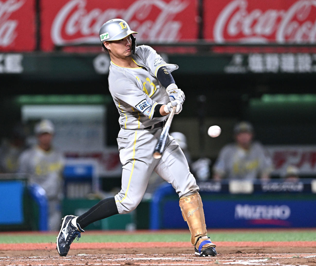 西武対ソフトバンク　6回裏西武2死一、二塁、佐藤龍は左前打を放つ（撮影・滝沢徹郎）