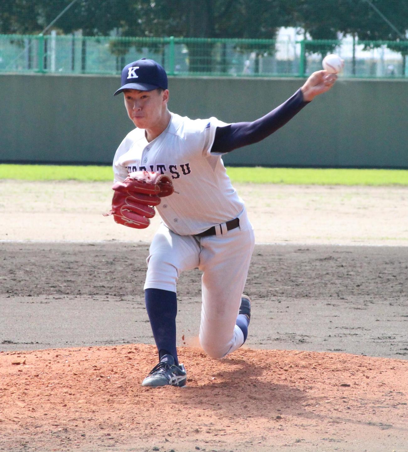 九共大対福教大　1年生ながら、初先発初勝利を挙げた九共大・佐々木大雅投手（撮影・菊川光一）