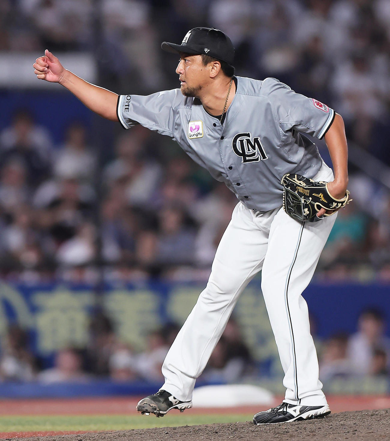 ロッテ対楽天　8回から登板したロッテ沢村（撮影・足立雅史）