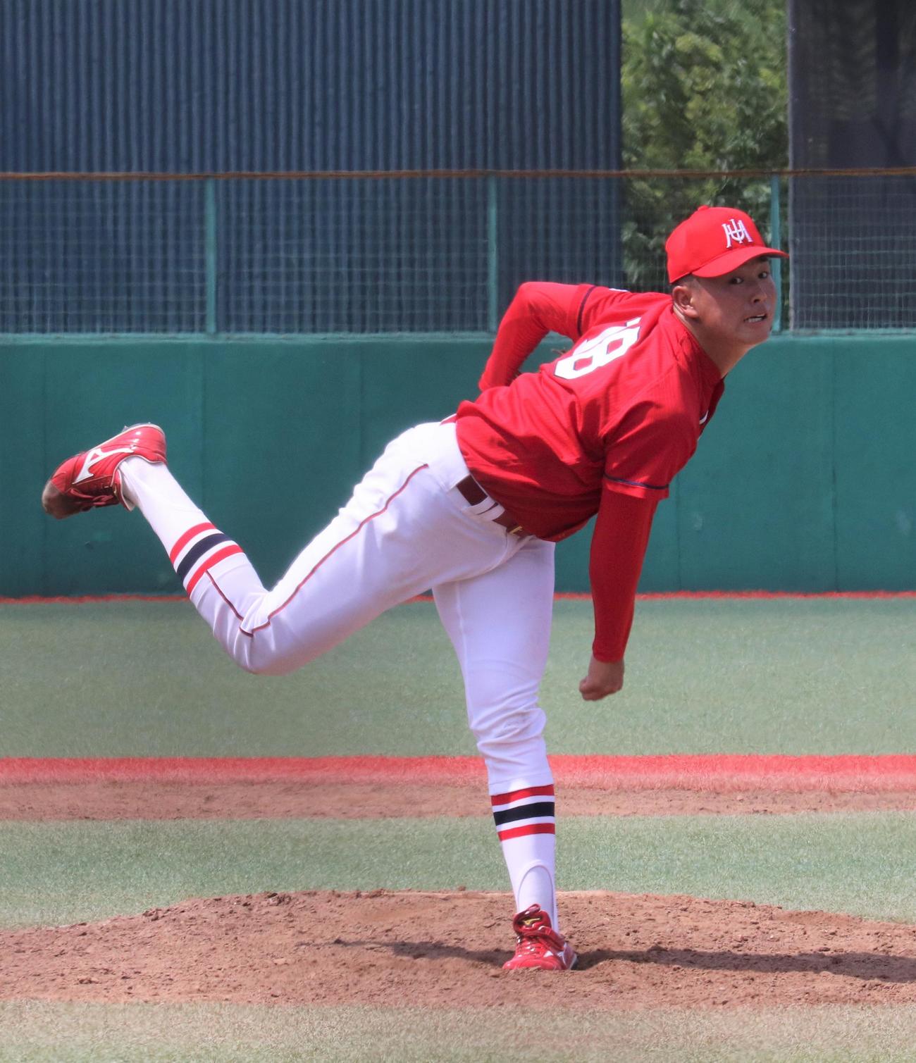 上武大対平成国際大で2番手で登板した平成国際大・冨士（撮影・星夏穂）