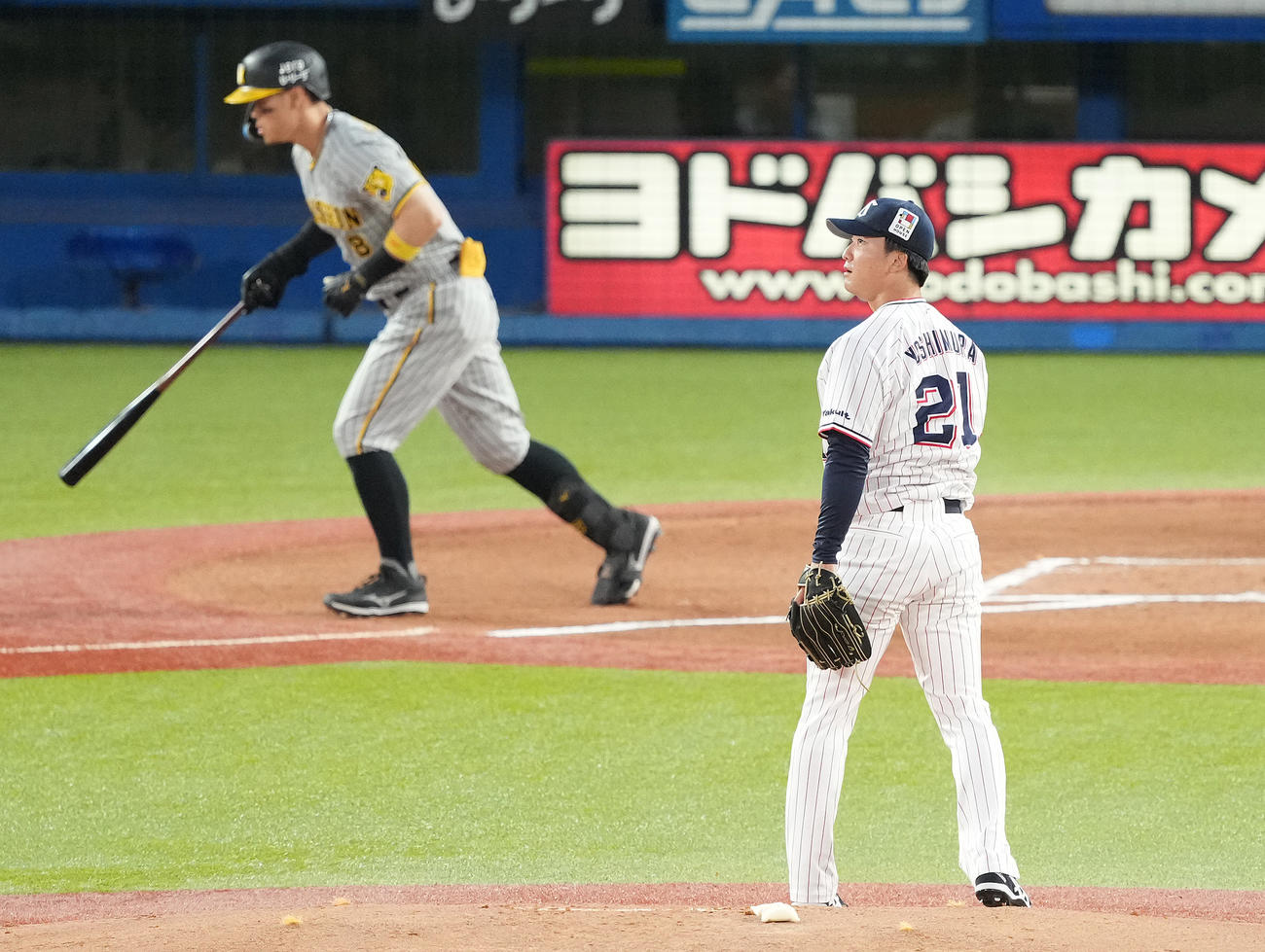 ヤクルト対阪神　1回表阪神1死二、三塁、佐藤輝に右越え3点本塁打を浴びる吉村（撮影・鈴木みどり）