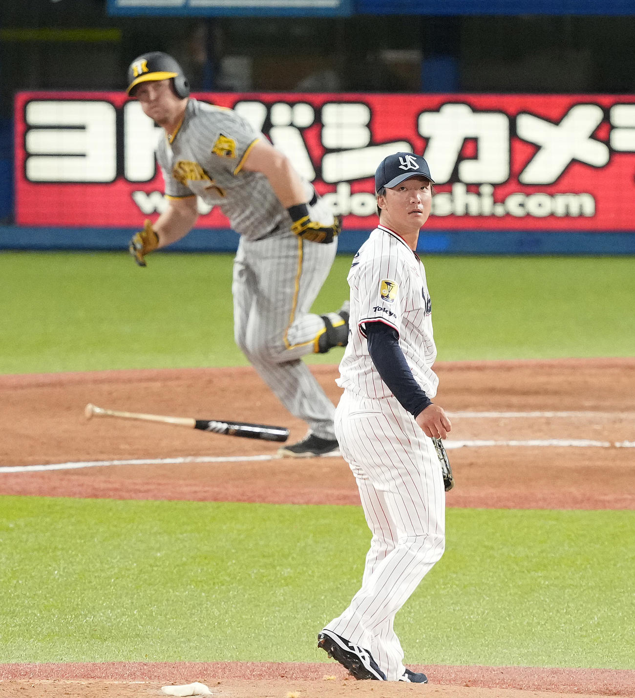 ヤクルト対阪神　2回表阪神2死一塁、ノイジーに中適時二塁打を放浴びる吉村（撮影・鈴木みどり）