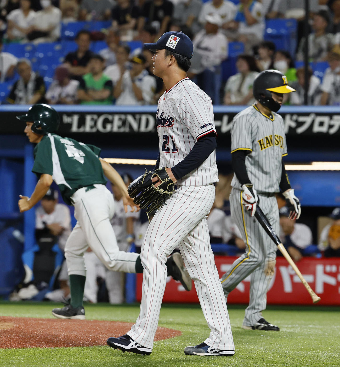 ヤクルト対阪神　2回表阪神2死一塁、ノイジーに適時二塁打を許したヤクルト吉村（撮影・藤尾明華）