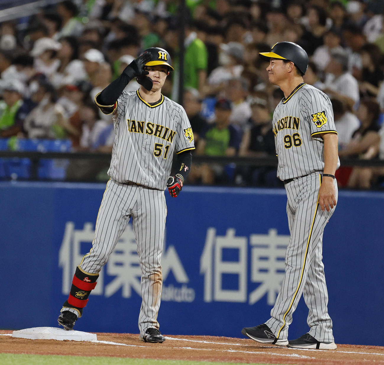 ヤクルト対阪神　2回表阪神2死二塁、左前に適時打を放ちポーズをとる中野（撮影・藤尾明華）