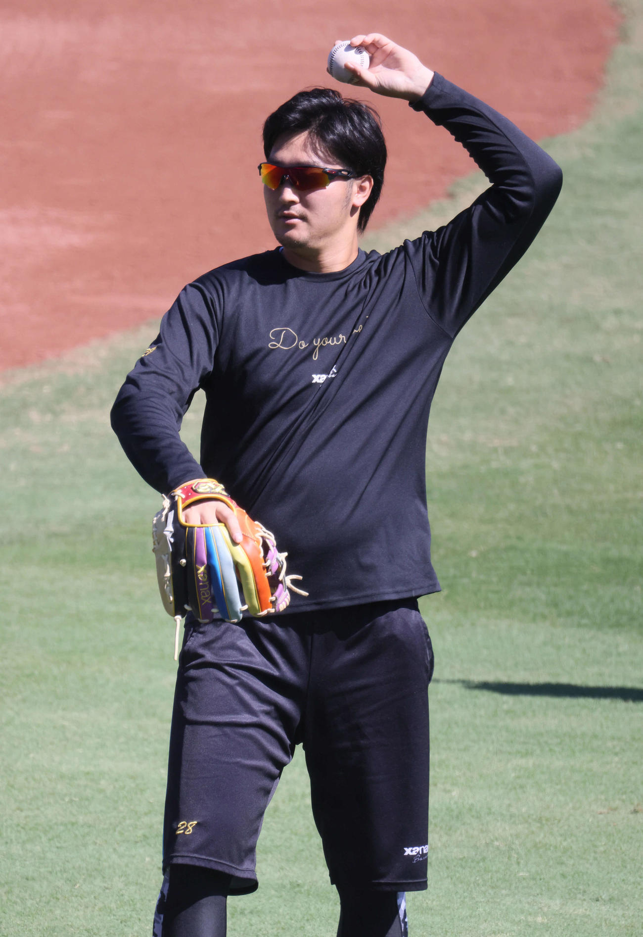 投手指名練習で、キャッチボールをする広島床田（撮影・加藤孝規）
