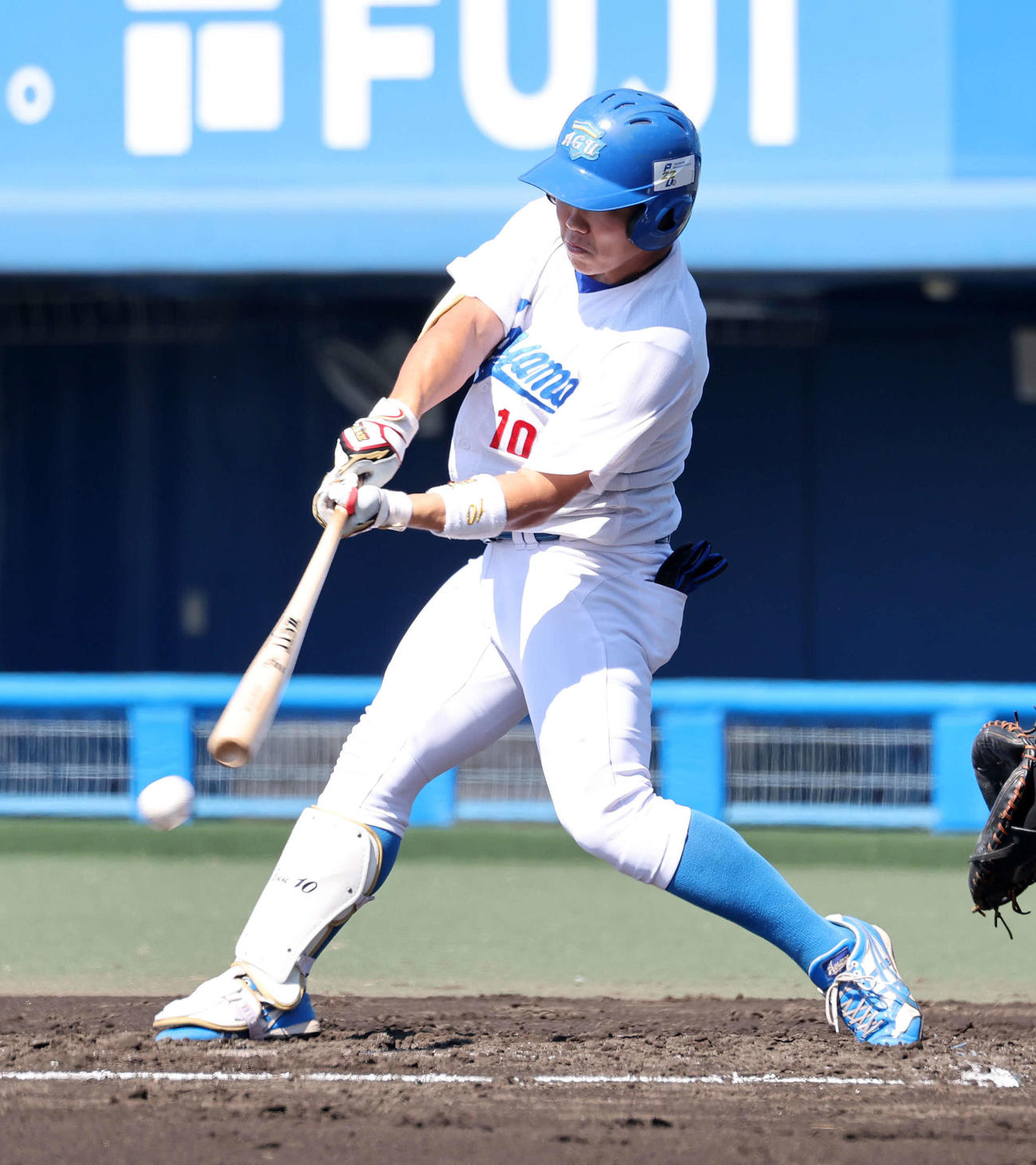 青学大対中大　2回表青学大2死二塁、小田は右前適時打を放つ（撮影・鈴木正人）