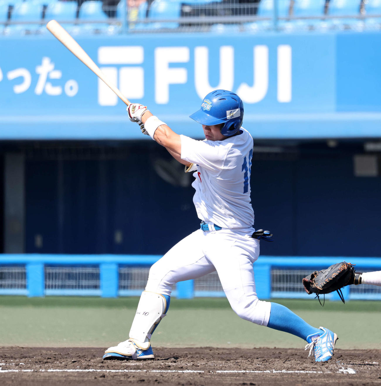 青学大対中大　2回表青学大2死二塁、小田は右前適時打を放つ（撮影・鈴木正人）