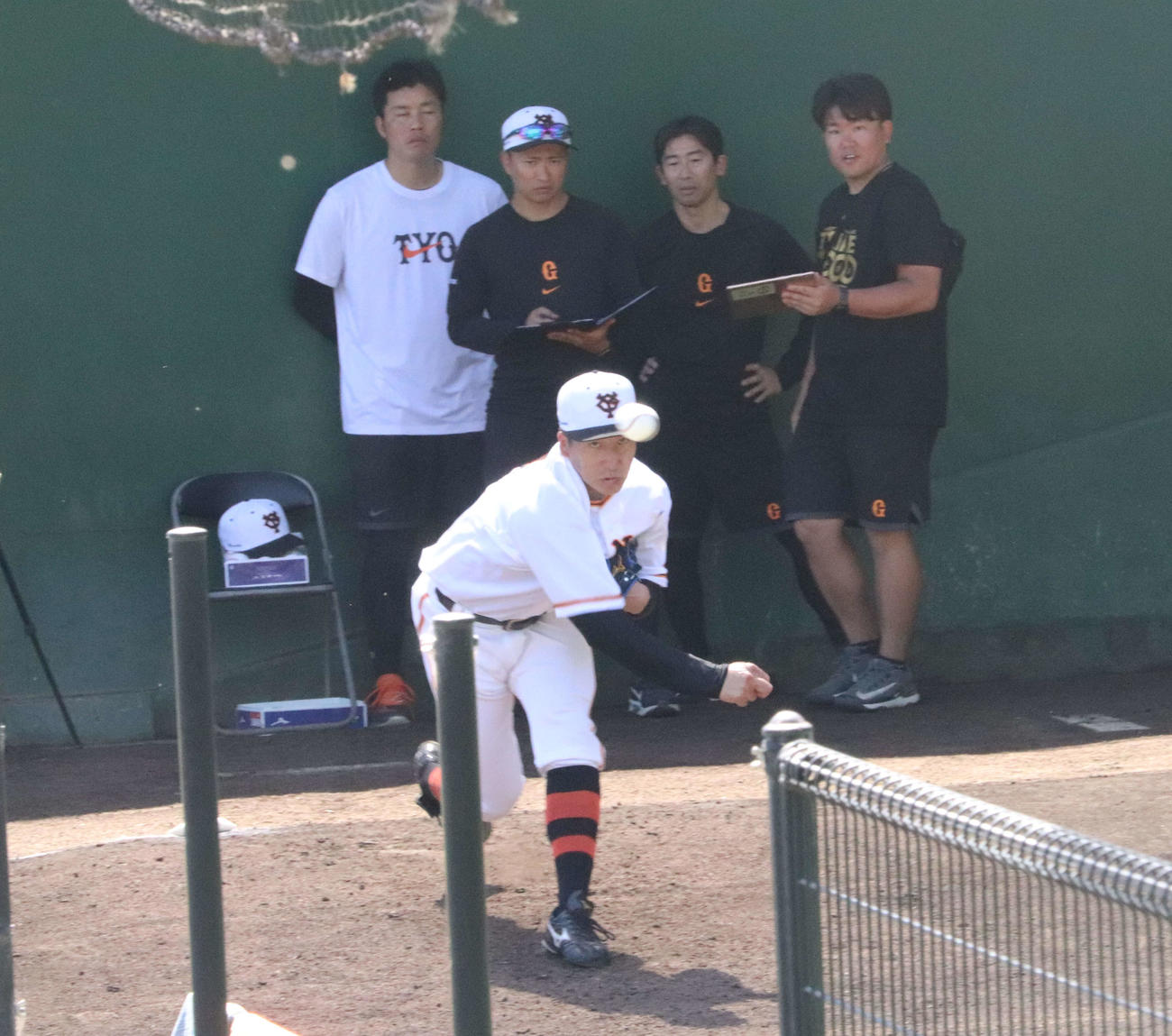 ジャイアンツ球場でブルペン投球する巨人大勢（撮影・小早川宗一郎）