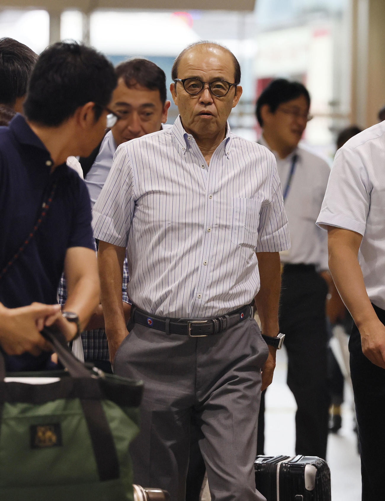 名古屋に移動する阪神岡田監督（撮影・藤尾明華）