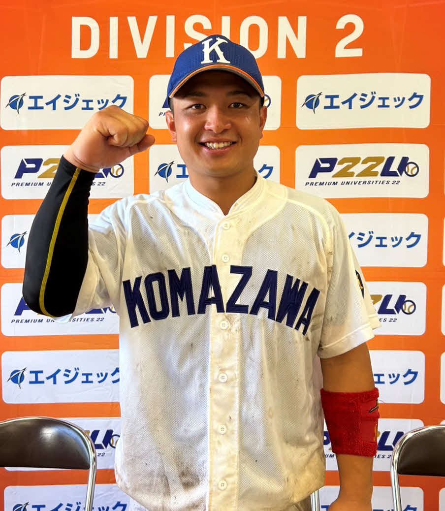 駒大対専大　8回表駒大1死二、三塁で逆転の3ランを放った岩本（撮影・星夏穂）