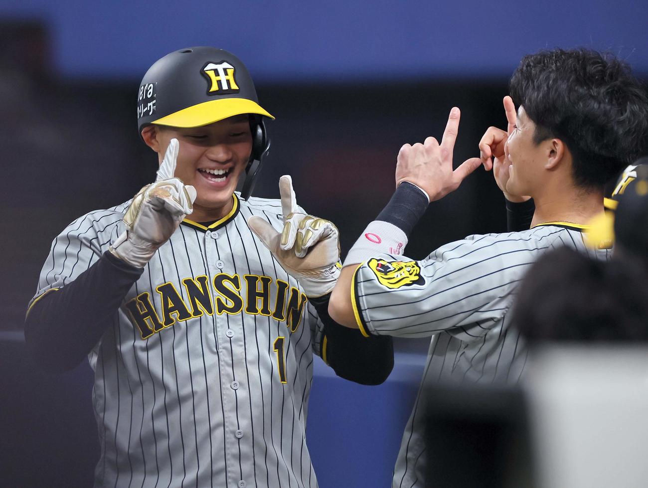 中日対阪神　1回表阪神無死一塁、中野は先制適時三塁打を放つ（撮影・上田博志）