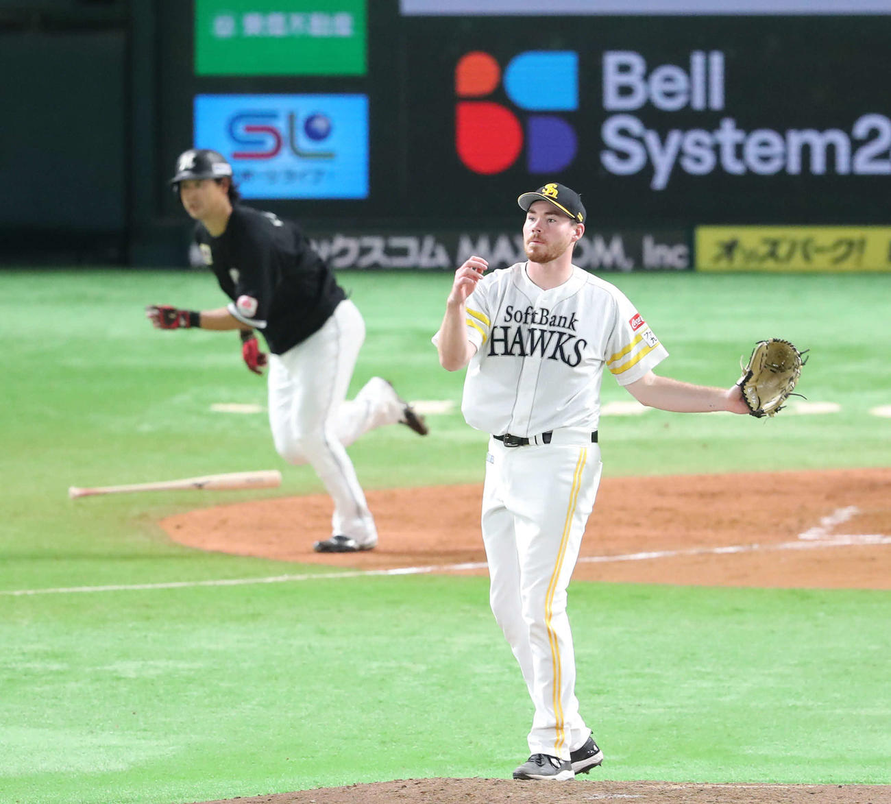 ソフトバンク対ロッテ　4回表ロッテ2死二塁、藤岡に2点本塁打を浴びたカーター・スチュワート（撮影・梅根麻紀）