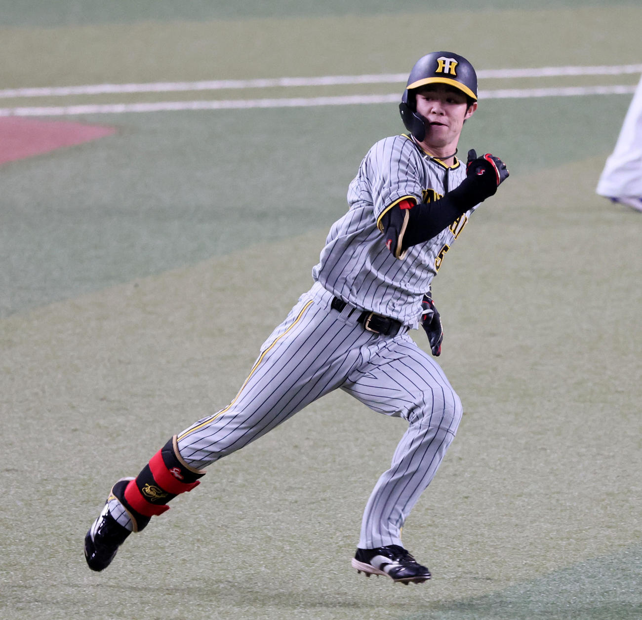 中日対阪神　1回表阪神無死一塁、中野は右へ適時三塁打を放つ（撮影・加藤哉）