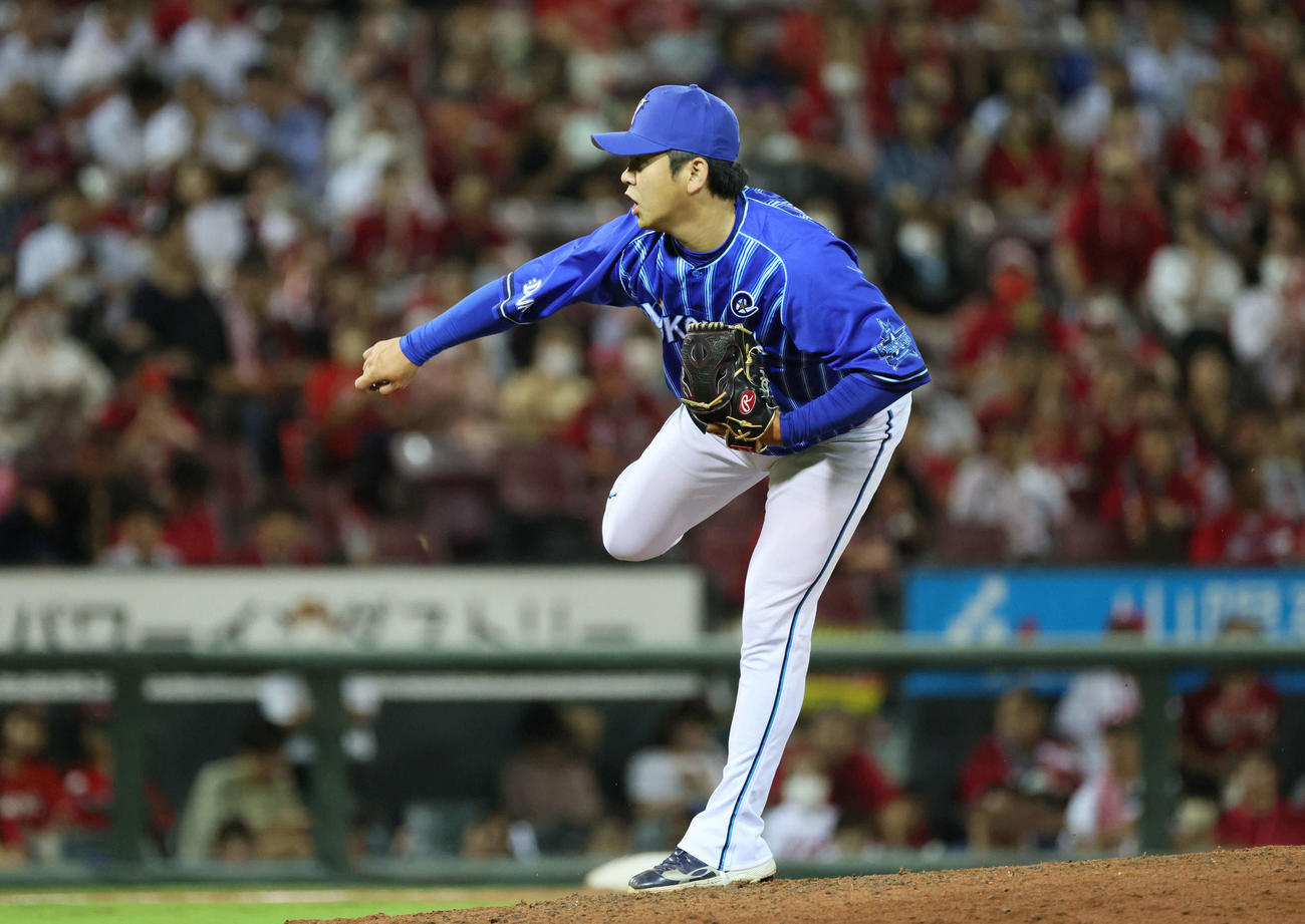 広島対DeNA 10回裏広島、DeNA6番手の山崎（撮影・加藤孝規）