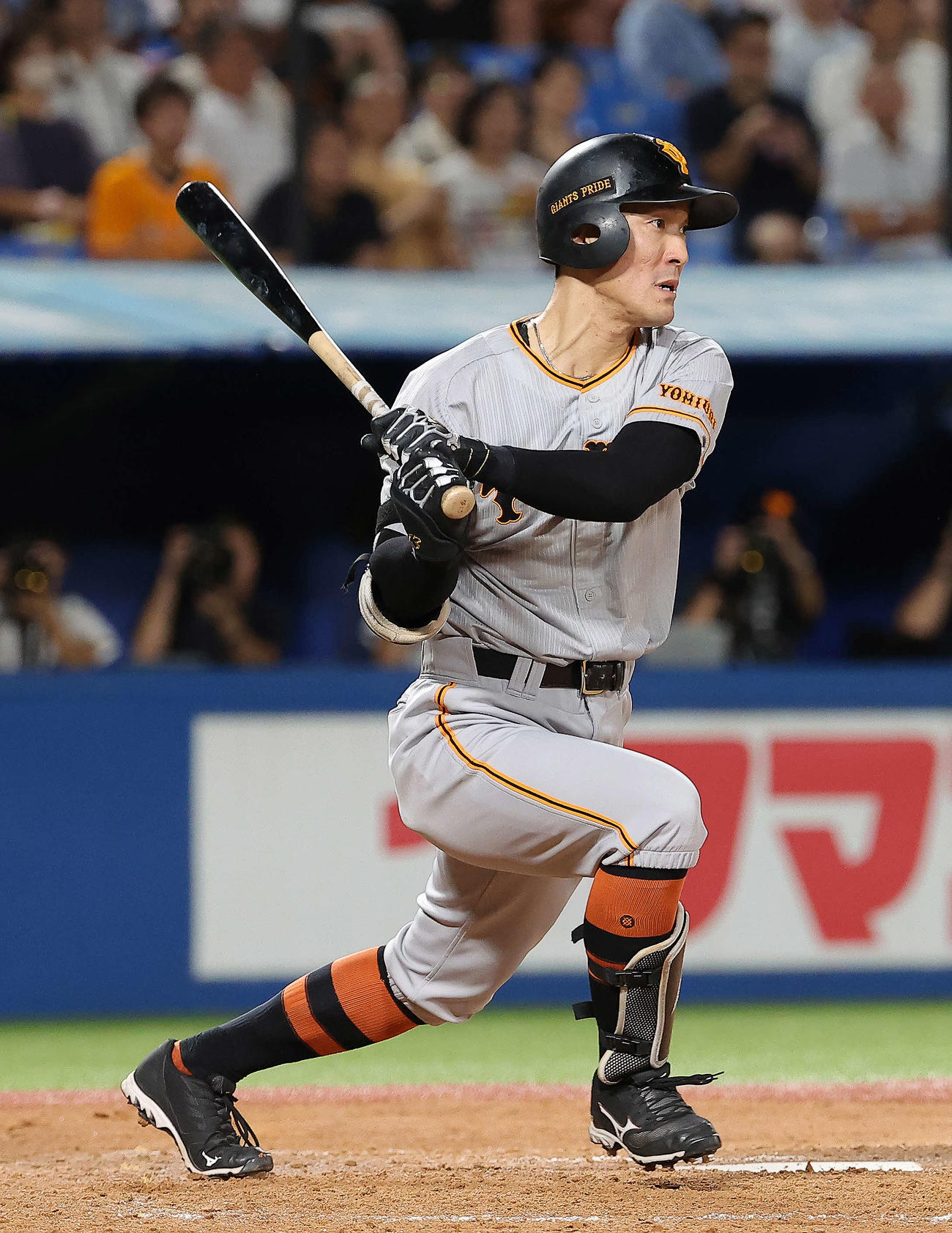 ヤクルト対巨人　5回表巨人2死一、二塁、右前適時打を放つ梶谷（撮影・河田真司）