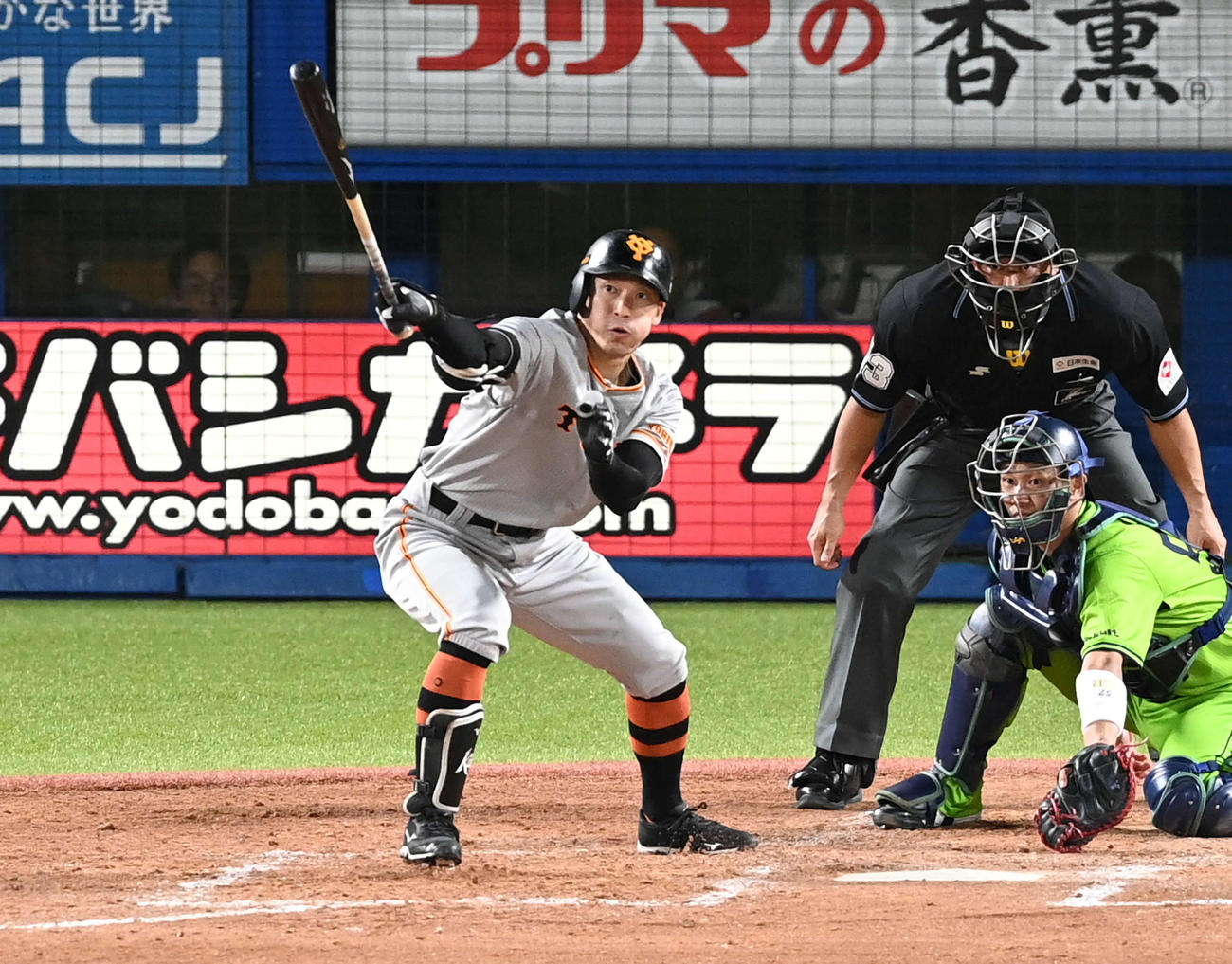 ヤクルト対巨人　4回表巨人無死、梶谷は中前打を放つ（撮影・山崎安昭）