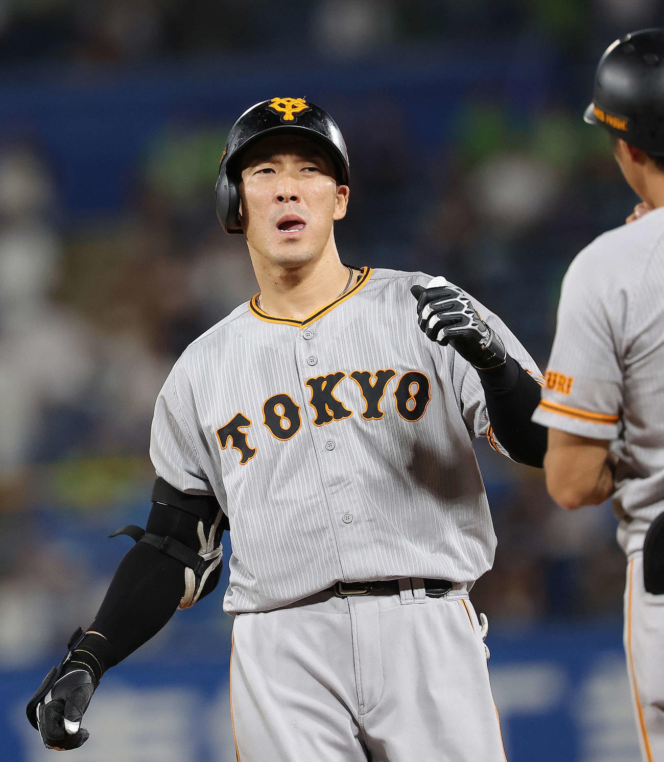 ヤクルト対巨人　8回表巨人無死、中前打で出塁する梶谷（撮影・河田真司）