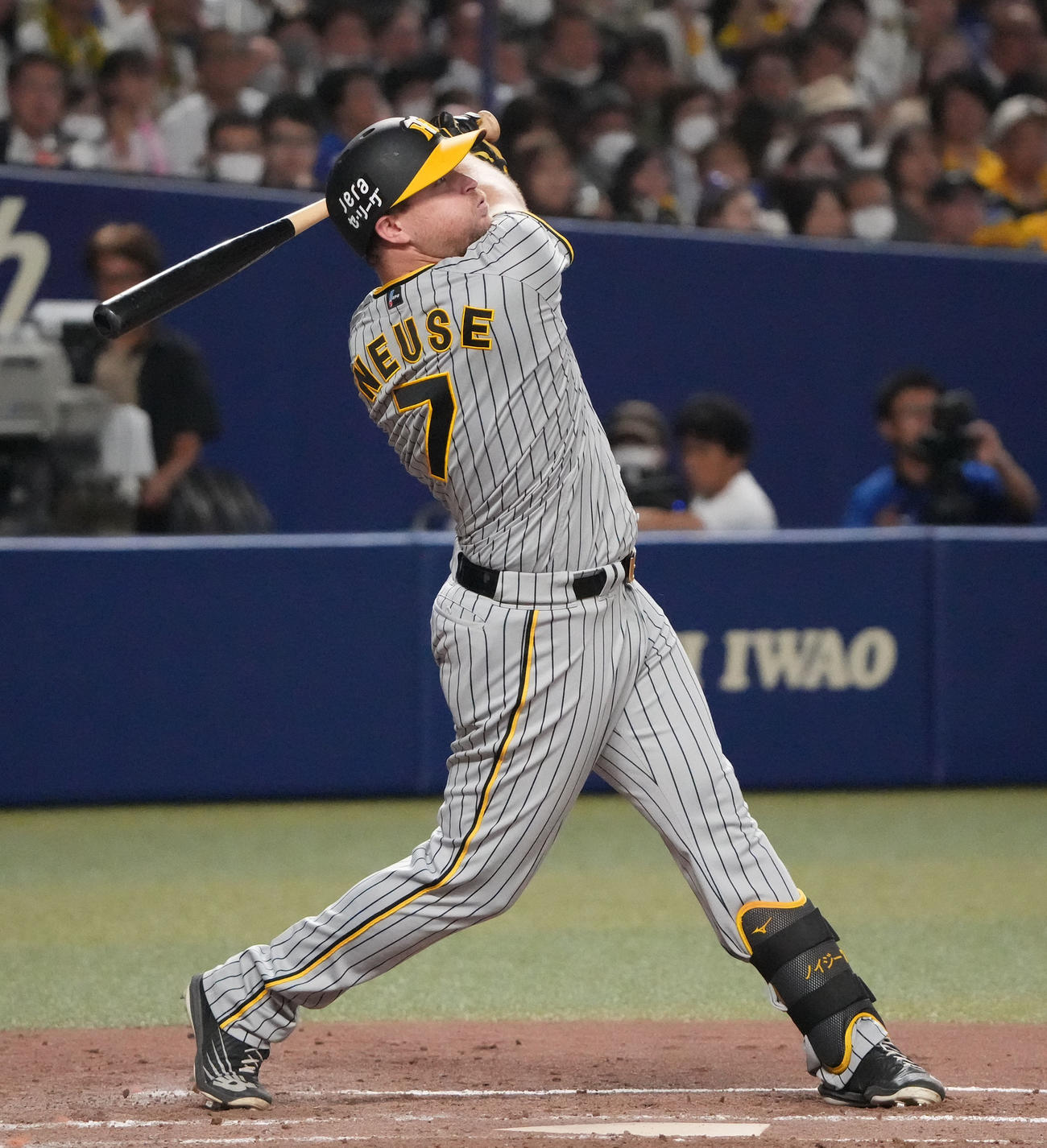 中日対阪神　3回表阪神無死一、二塁、右翼へ適時二塁打を放つノイジー（撮影・森本幸一）
