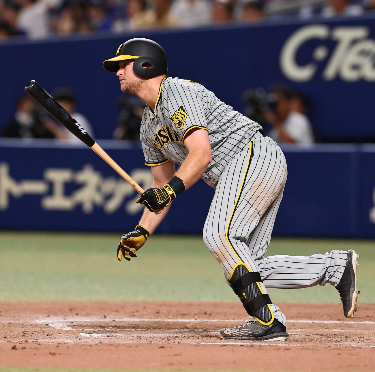中日対阪神　4回表阪神2死三塁、ノイジーは左前適時打を放つ（撮影・上田博志）