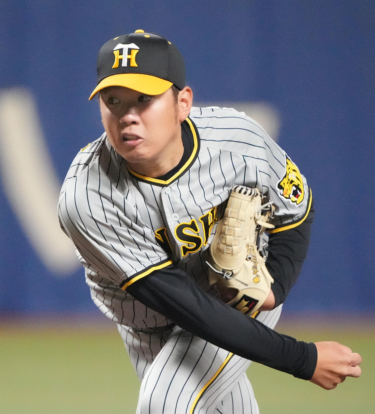 中日対阪神　4回裏、力投する阪神先発の西勇（撮影・森本幸一）