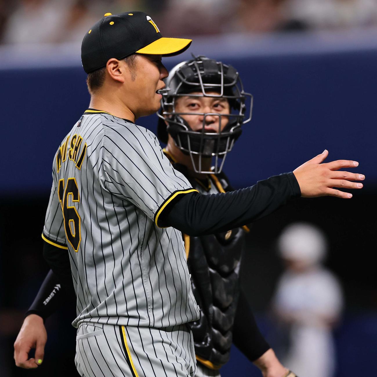 中日対阪神　7回2失点で降板する西勇（撮影・上田博志）