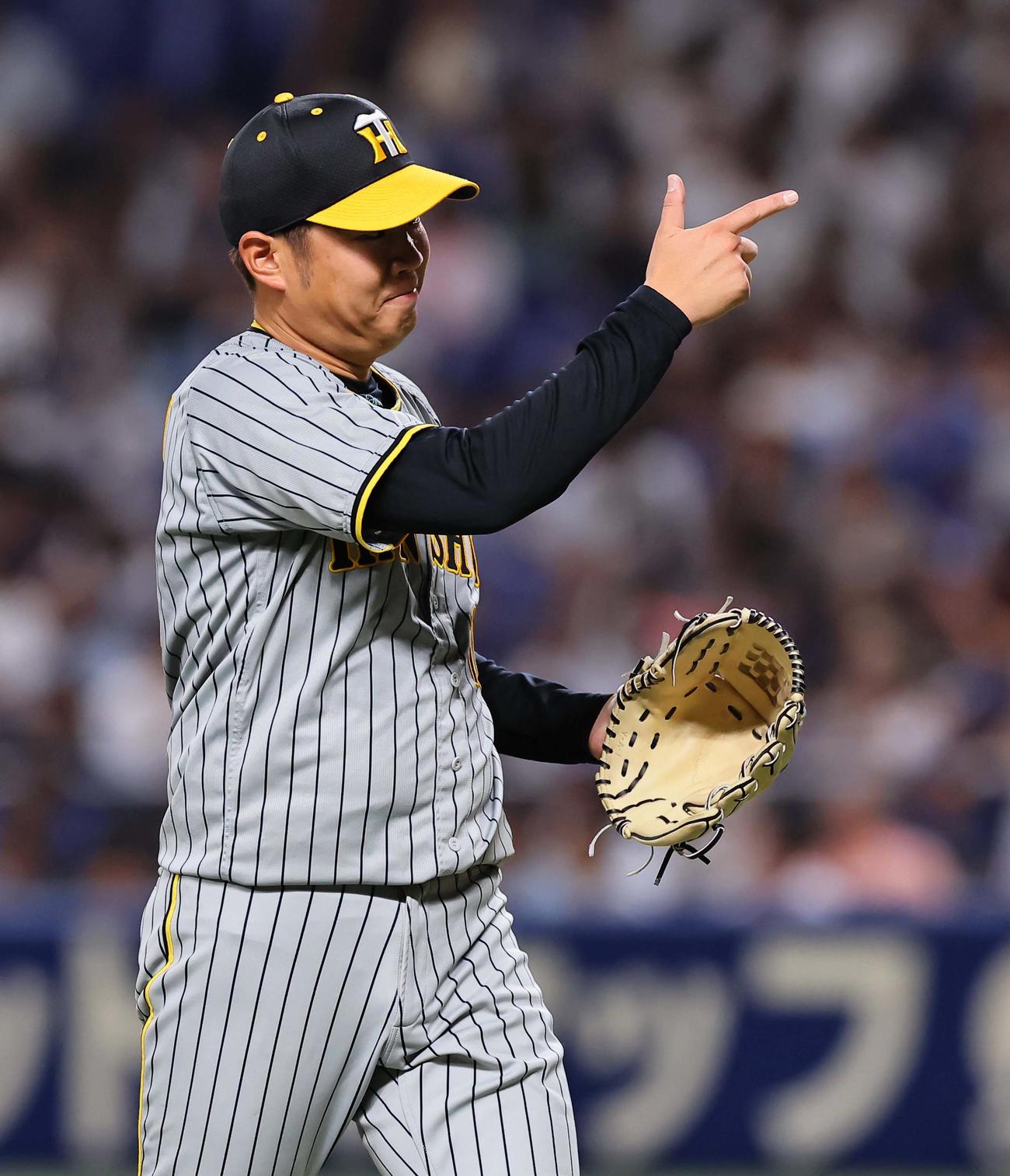 中日対阪神　7回2失点で降板する西勇（撮影・上田博志）