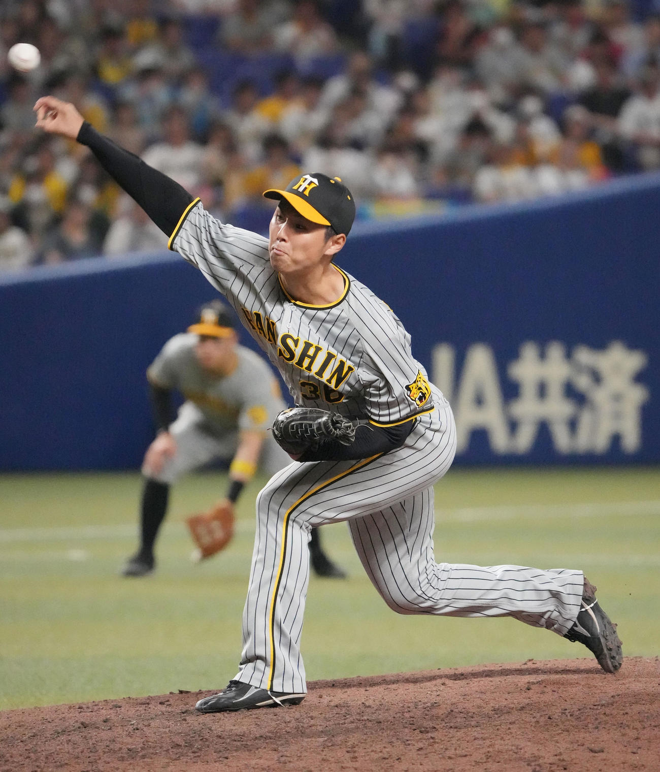 中日対阪神　8回裏、阪神2番手で登板する浜地（撮影・森本幸一）
