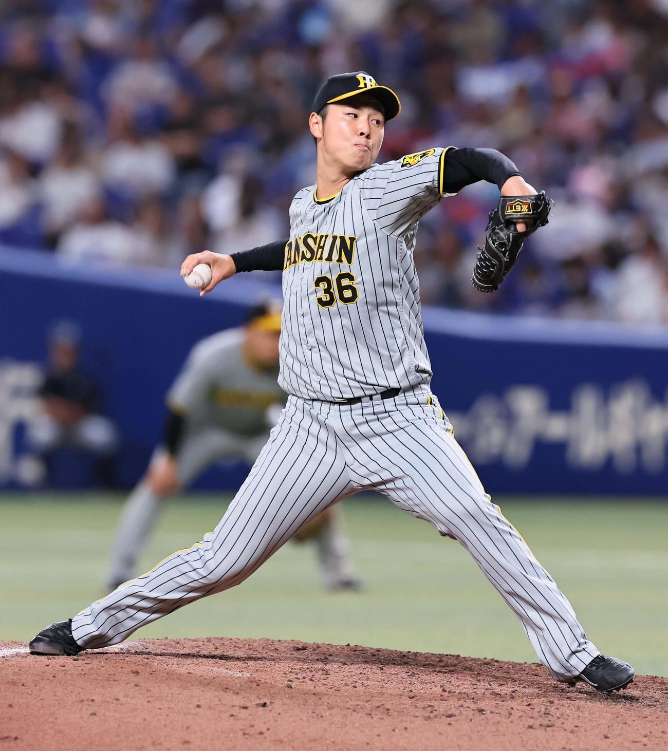 中日対阪神　阪神2番手の浜地（撮影・上田博志）