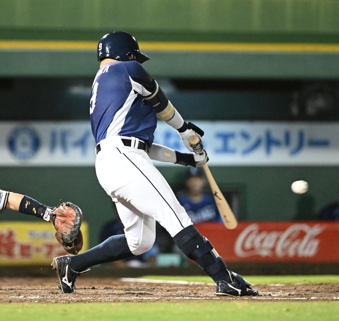 オリックス対西武　8回表西武2死一塁、左翼線に適時二塁打を放つ蛭間（撮影・和賀正仁）