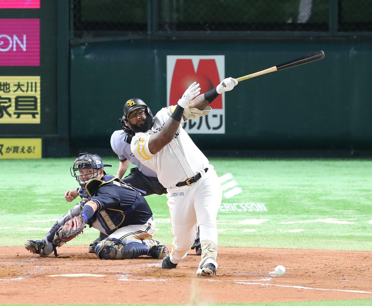 ソフトバンク対オリックス　4回裏ソフトバンク2死一塁、ホーキンスは遊ゴロに終わる（2023年8月30日撮影）