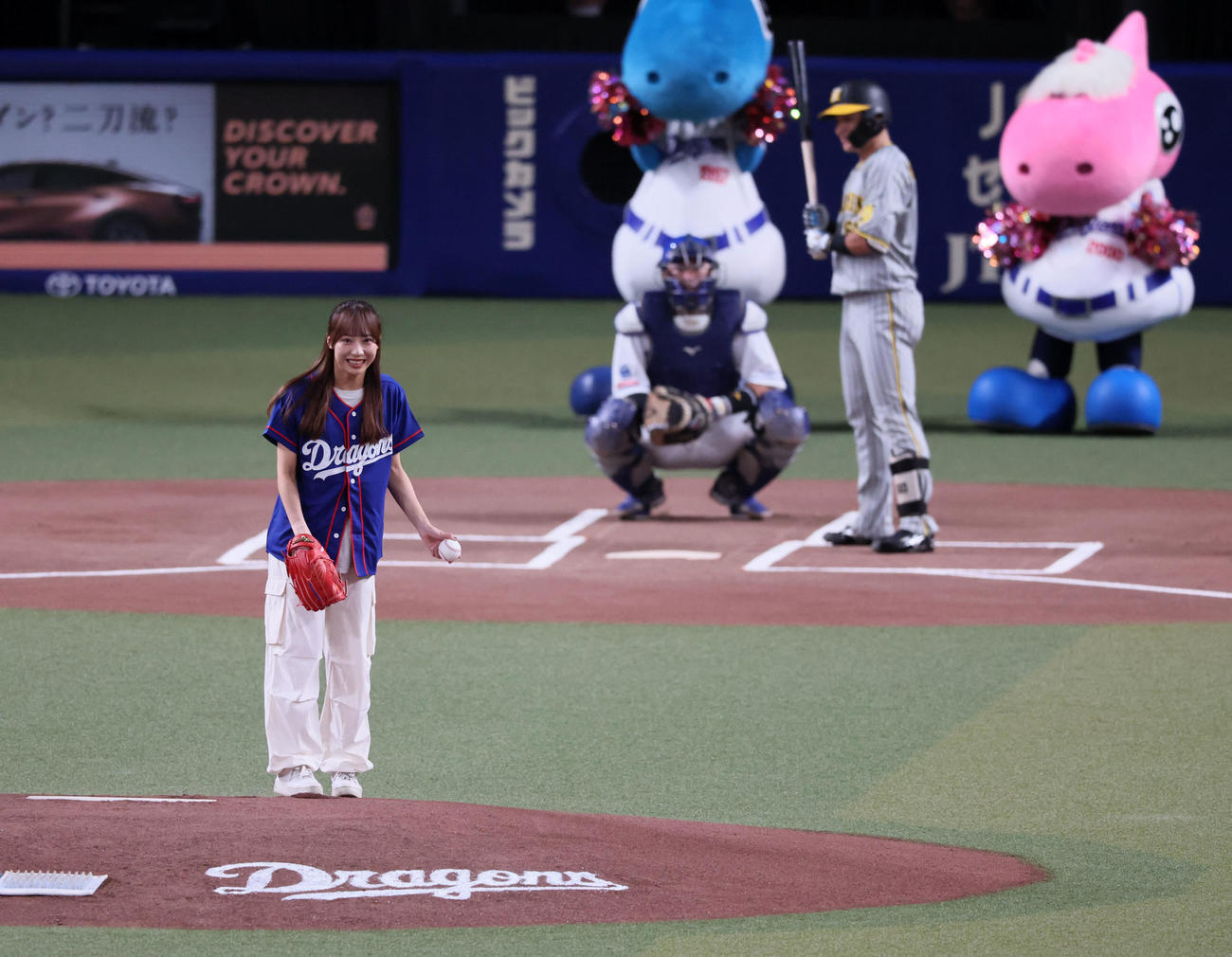 中日対阪神　始球式を行うSKE48の日高優月（撮影・加藤哉）