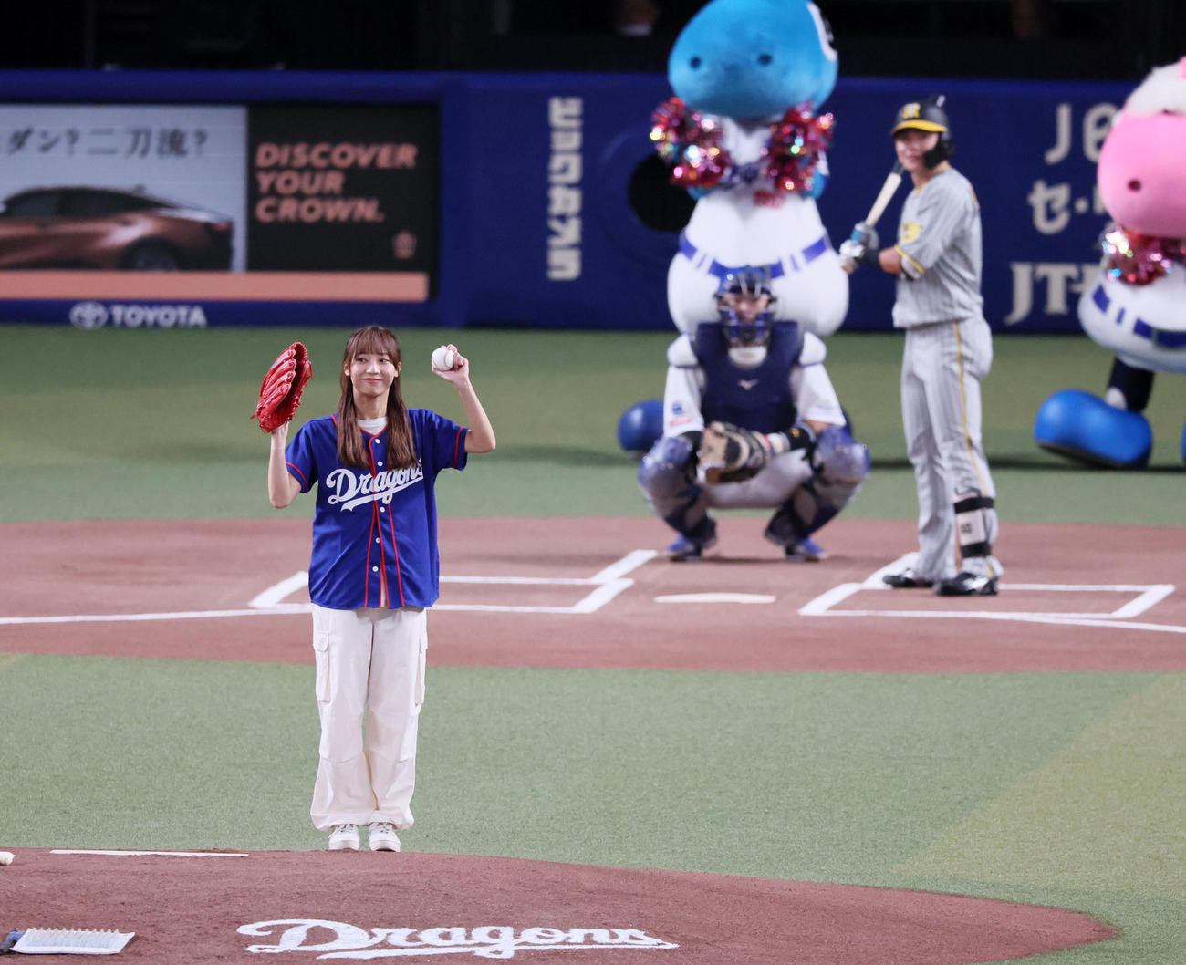 中日対阪神　始球式を行うSKE48の日高優月（撮影・加藤哉）