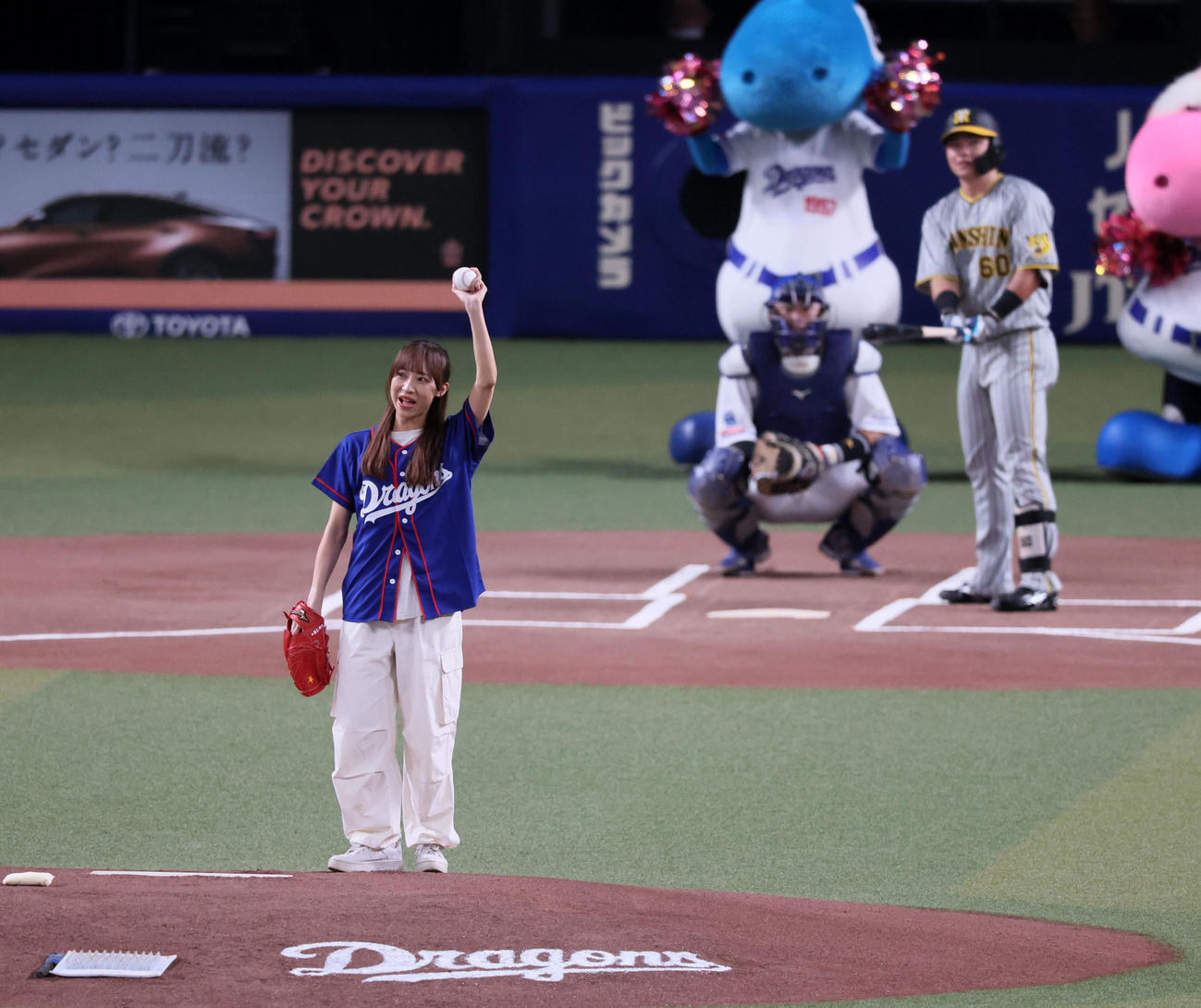 中日対阪神　始球式を行うSKE48の日高優月（撮影・加藤哉）