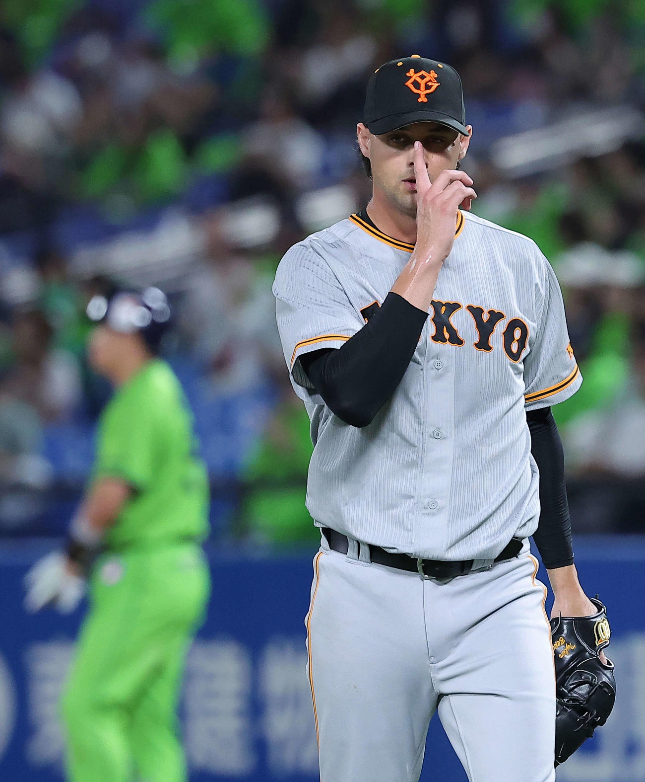 ヤクルト対巨人　1回裏ヤクルト2死二塁、村上を二ゴロに仕留めるビーディ（撮影・河田真司）