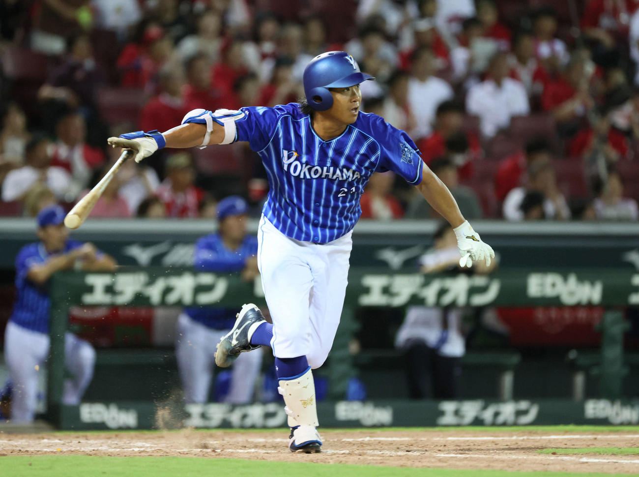 広島対DeNA 5回表DeNA無死、今永は右三塁打を放つ（撮影・加藤孝規）