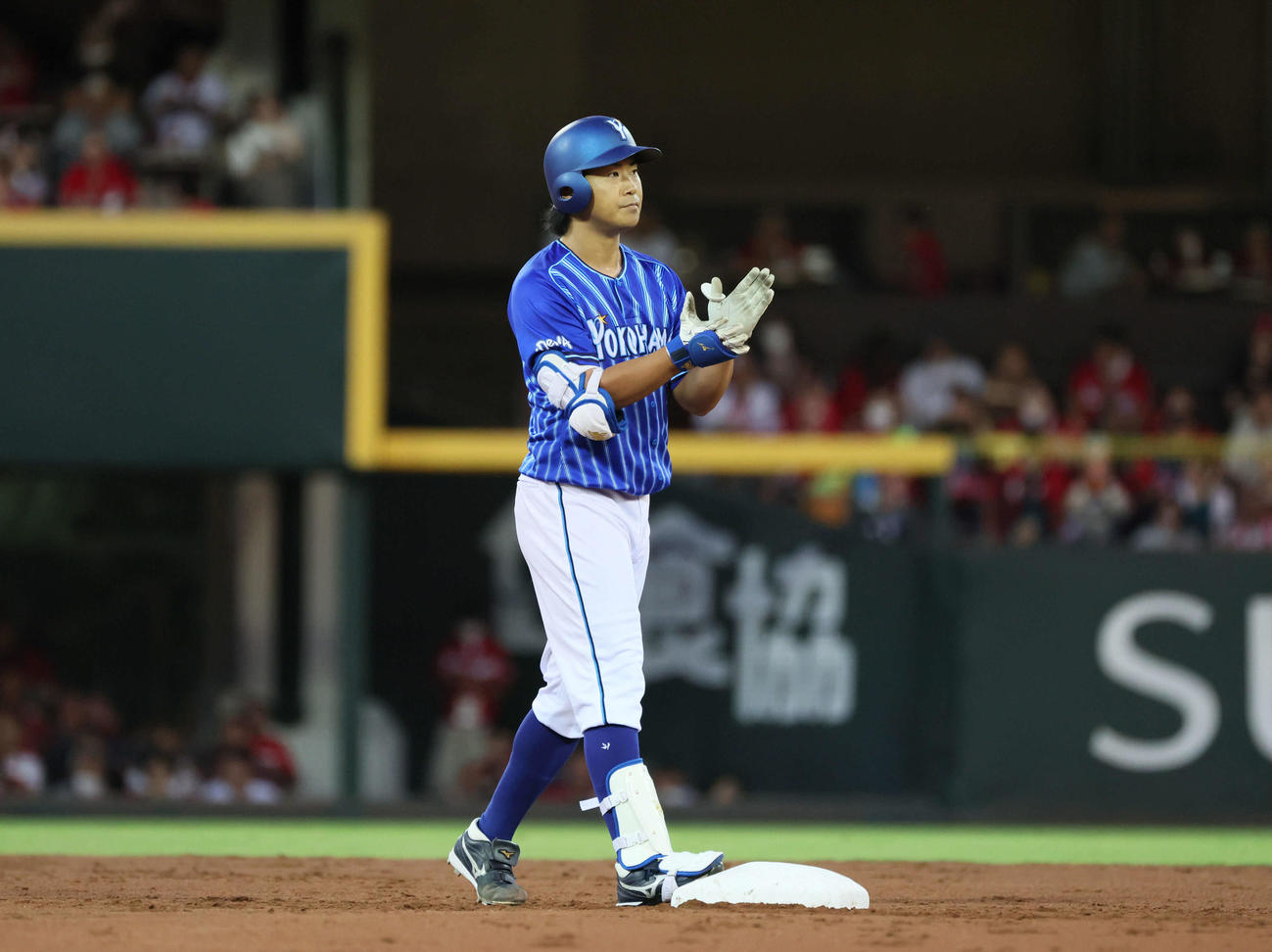 広島対DeNA 2回表DeNA2死一、三塁、今永は右適時二塁打を放つ（撮影・加藤孝規）
