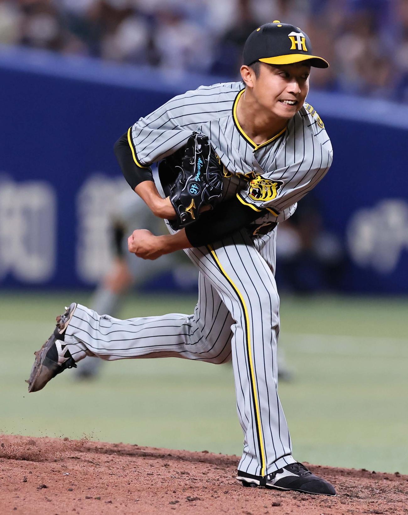 中日対阪神　阪神3番手の島本（撮影・上田博志）